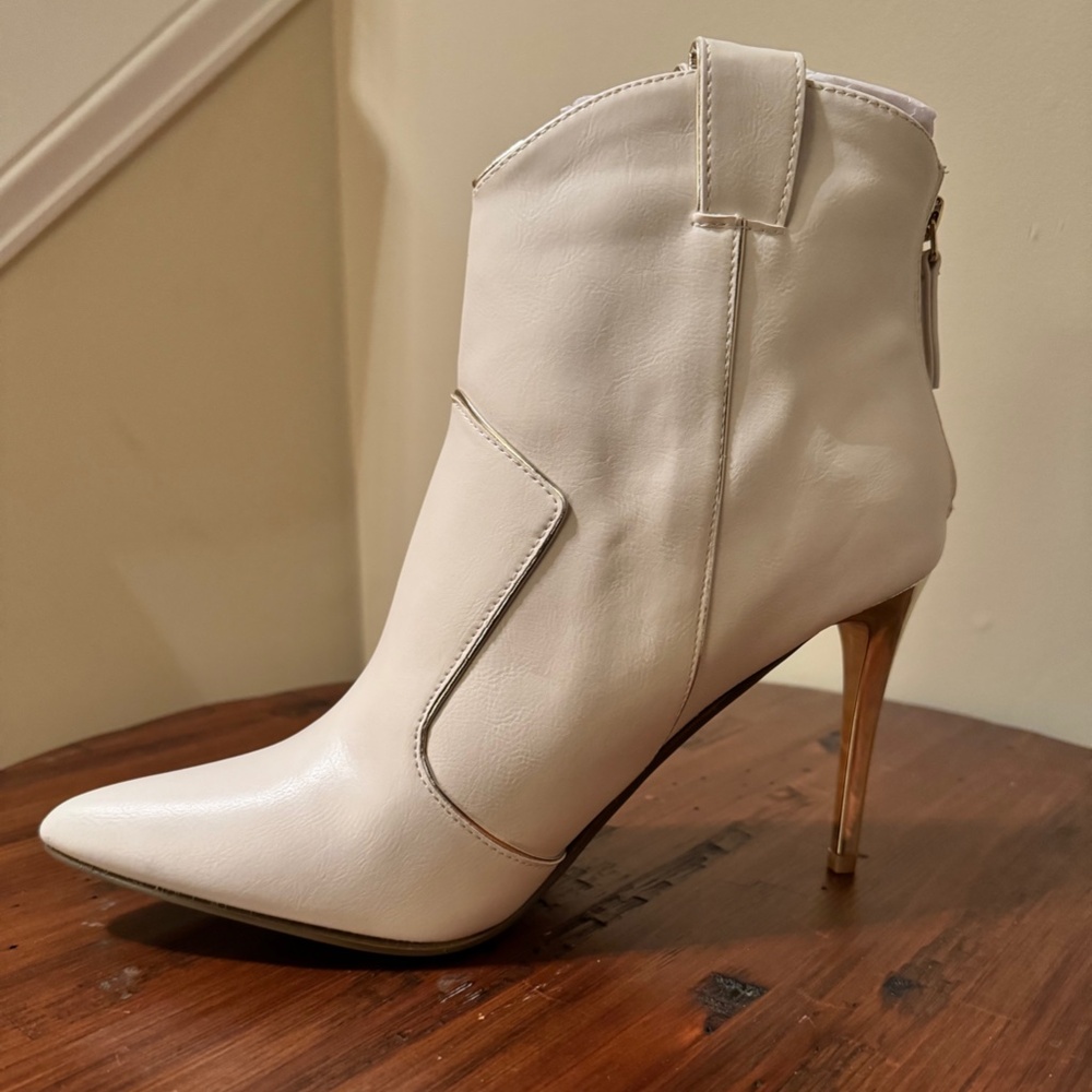 BONE-COLORED SZ 11 CITY LIGHTS BOOTIES